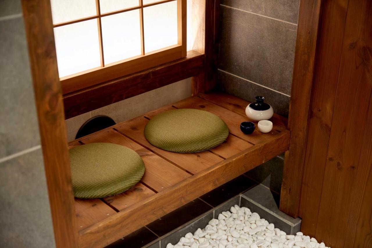 Villa 古今 天下茶屋 With A Private Parking Lot And A Half Open-Air Bath And Direct To Kix Osaka Exterior foto